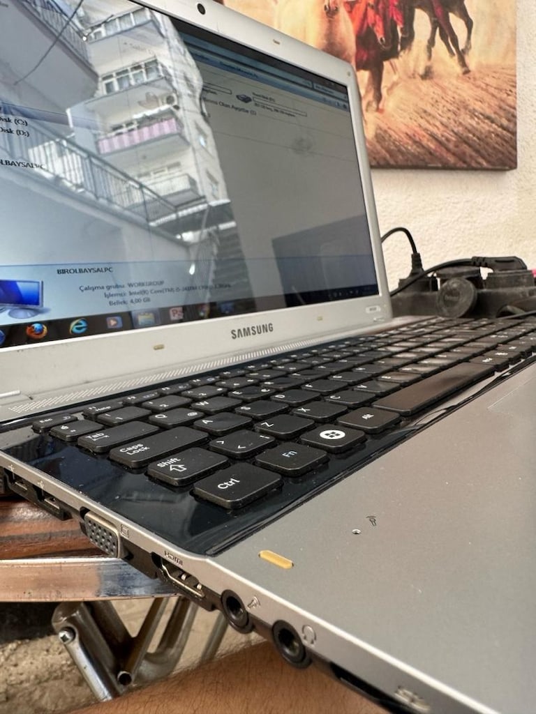 Temiz Samsung RV520 / i5 İşlemci / 4GB RAM / Nvidia Ekran Kartlı Lapto - 5