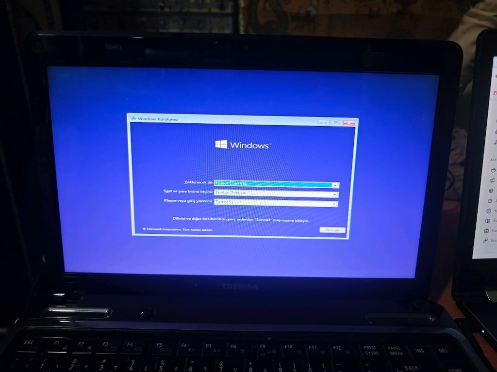 Toshiba Satellite L730 Laptop intel i5 - 3