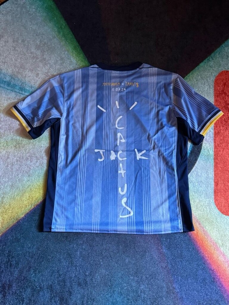 Tottenham Hotspur x Travis Scott forma - 2