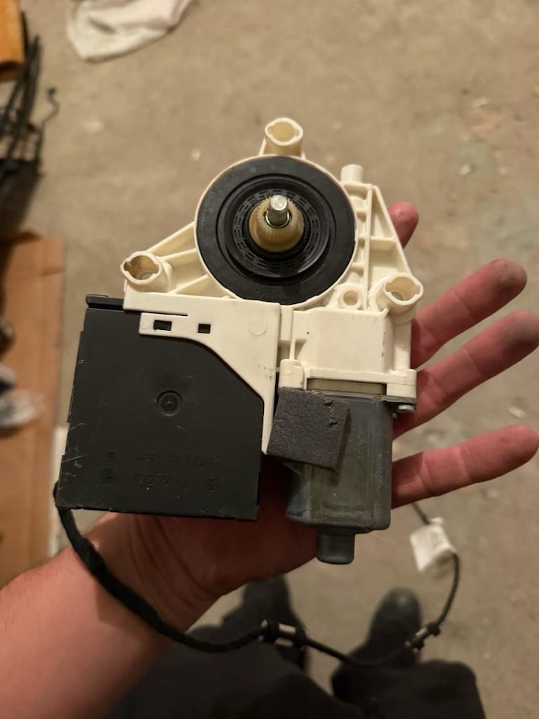 Audi A3 8P Orijinal Cam Motoru ve Kapı Beyni - 8P0959802K - 2