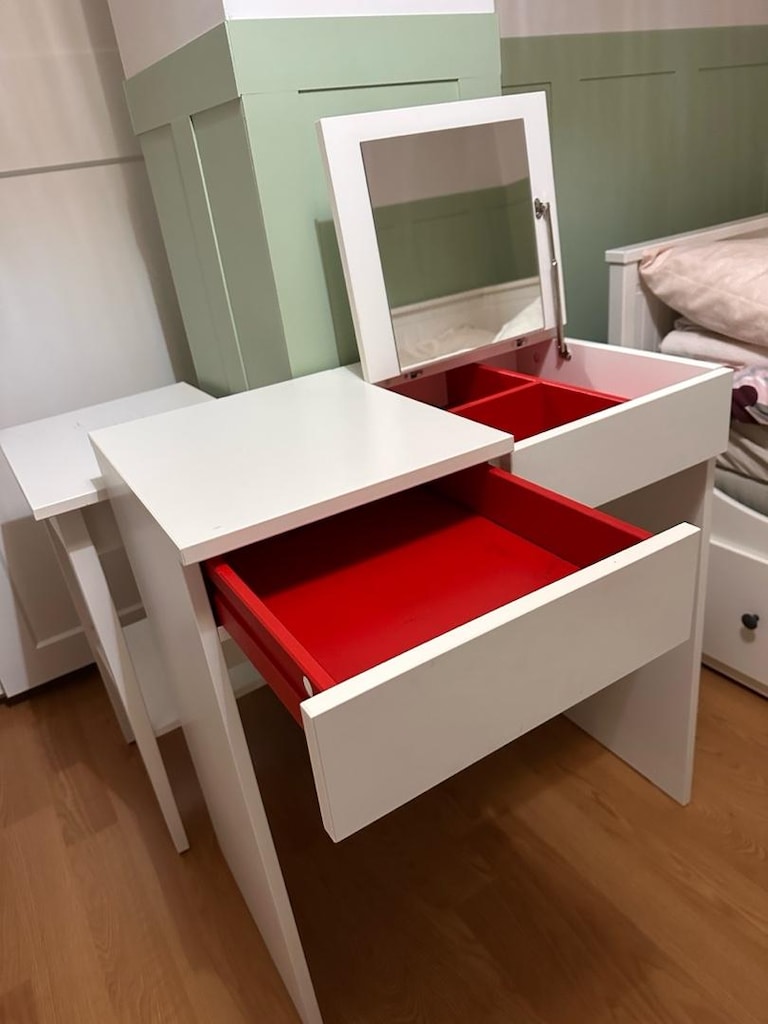 ikea makyaj masası - 3
