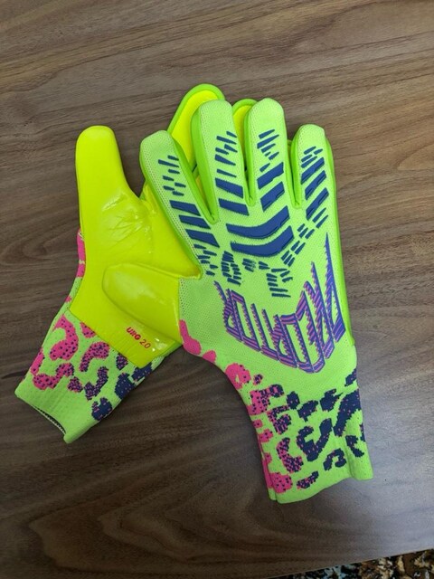 Adidas Predator Kaleci eldiveni
