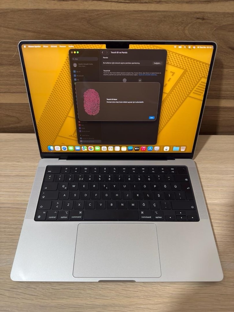 MacBook Pro / M3 / 14 inç / 16 GB Ram / 512 GB Ssd - 4