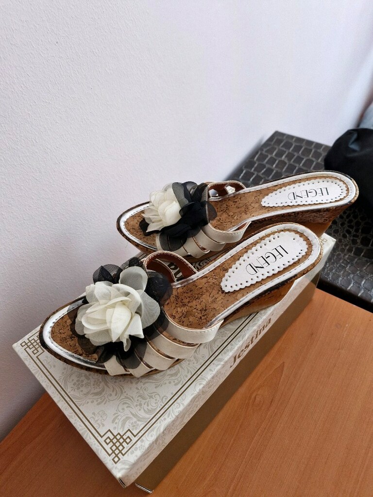 çiçekli terlik topuklu çok şık