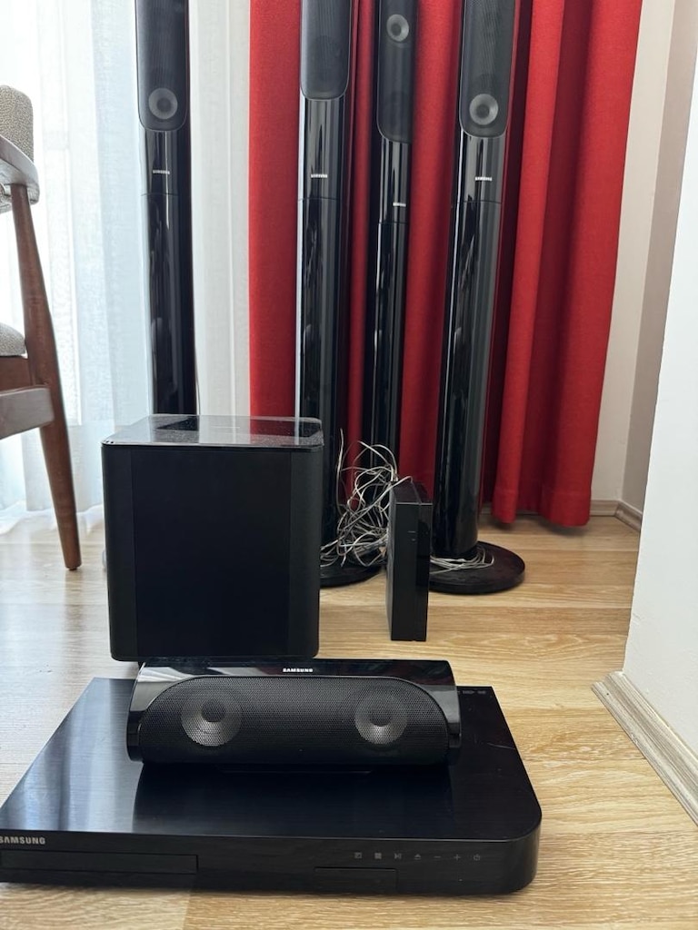 SAMSUNG HT-J5550W/TK Ev Sinema Sistemi 3D Blu-ray , 1000W