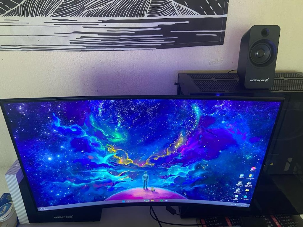 Casper Excalibur 24inç 200Hz 1Ms Curved G-Sync/FreeSync Gamer Monitör
