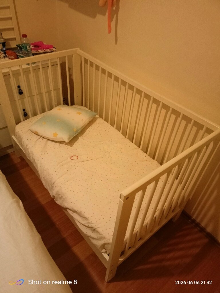 Ikea bebek karyolası+ tertemiz yatagi - 2
