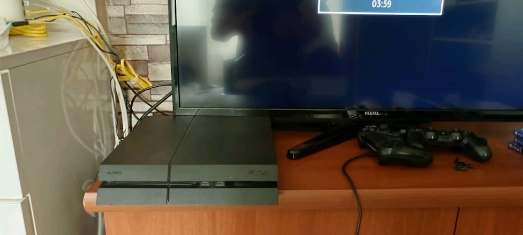 PS4 + 2 KOL + 3 OYUN - 16