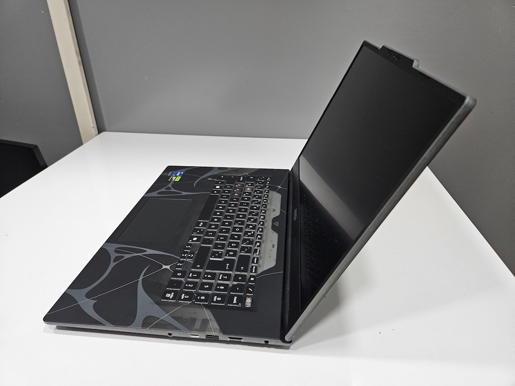 MSİ CYBORG İ7 13.NESİL + 32 GB RAM + RTX 5060 8 GB +21 AY GARANT - 4