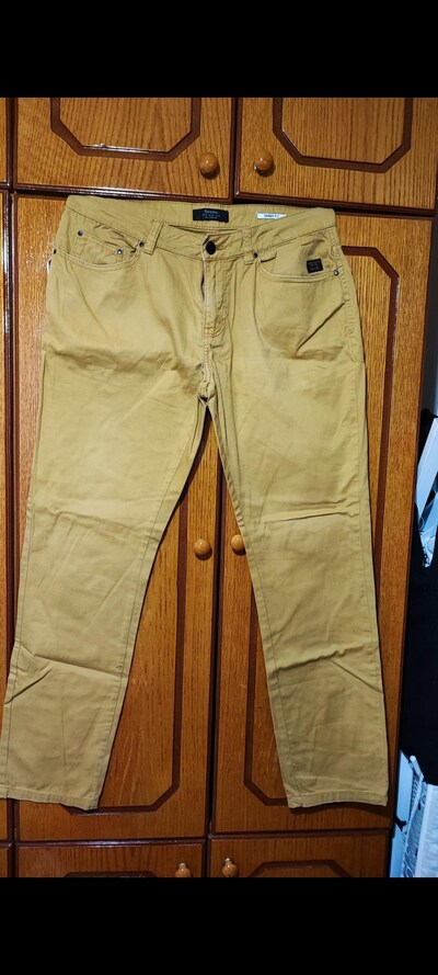 ÇOK AZ GİYİLMİŞ BERSHKA HARDAL RENGİ SPOR PANTOLON