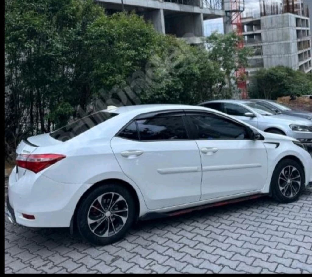 Beyaz Toyota Otomobil - 3