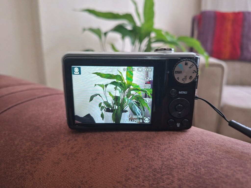 Samsung PL100 Dijital Fotoğraf Makinesi 12.2 Megapiksel Çift Ekranlı - 7