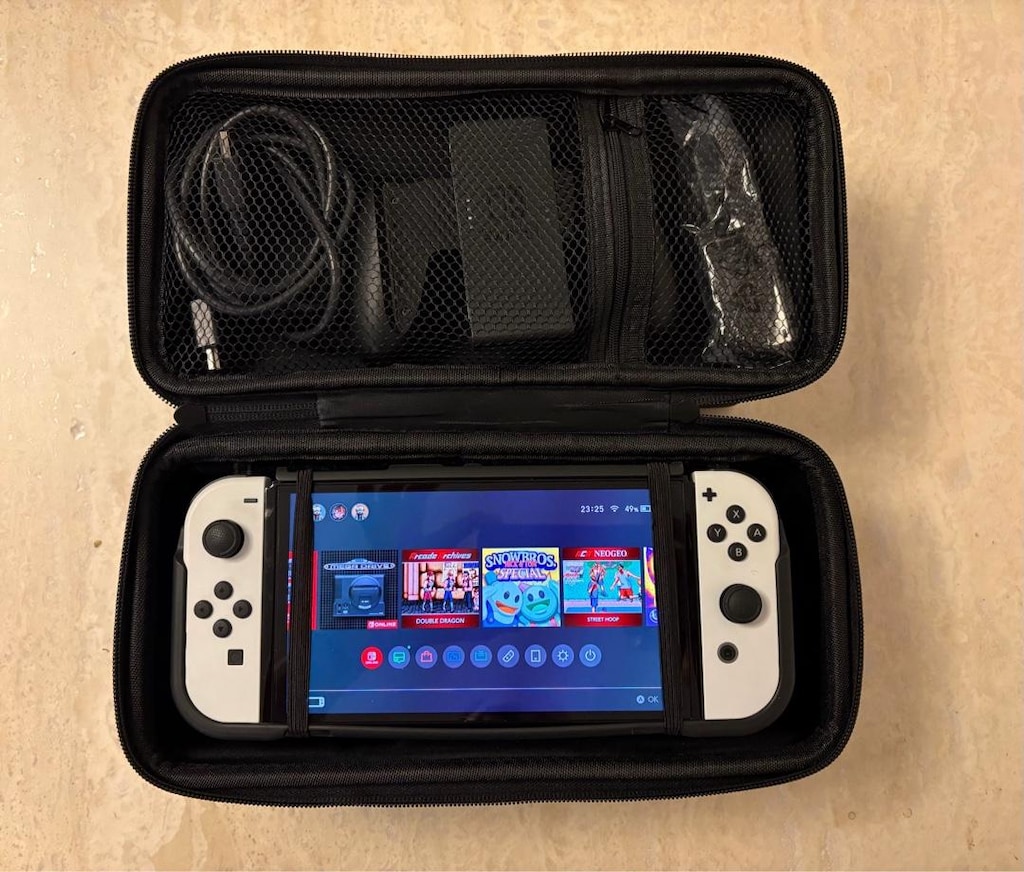 Nintendo switch oled + iki oyun ve aksesuarlar - 5