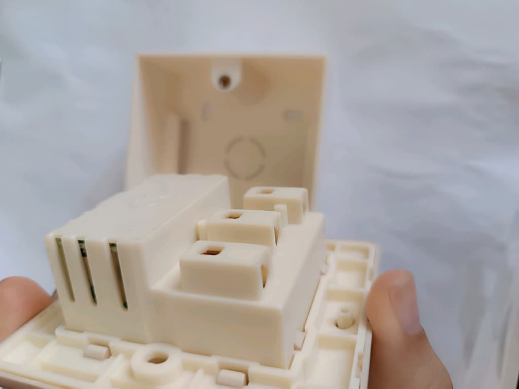 Siva ustu özel priz, uluslararasi soket tiplerine uygun, USB sarj var - 2
