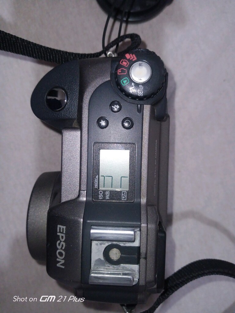 EPSON 3.3 MEGAPİKSEL DİJİTAL FOTOĞRAF MAKİNESİ - 2