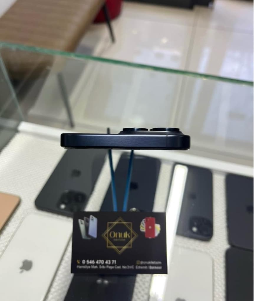Apple iPhone 15 Pro Max - 4