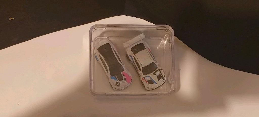 Hot Wheels BMW M4 İkili Set (Yarış ve Normal Versiyon) + Özel Koruyucu - 3