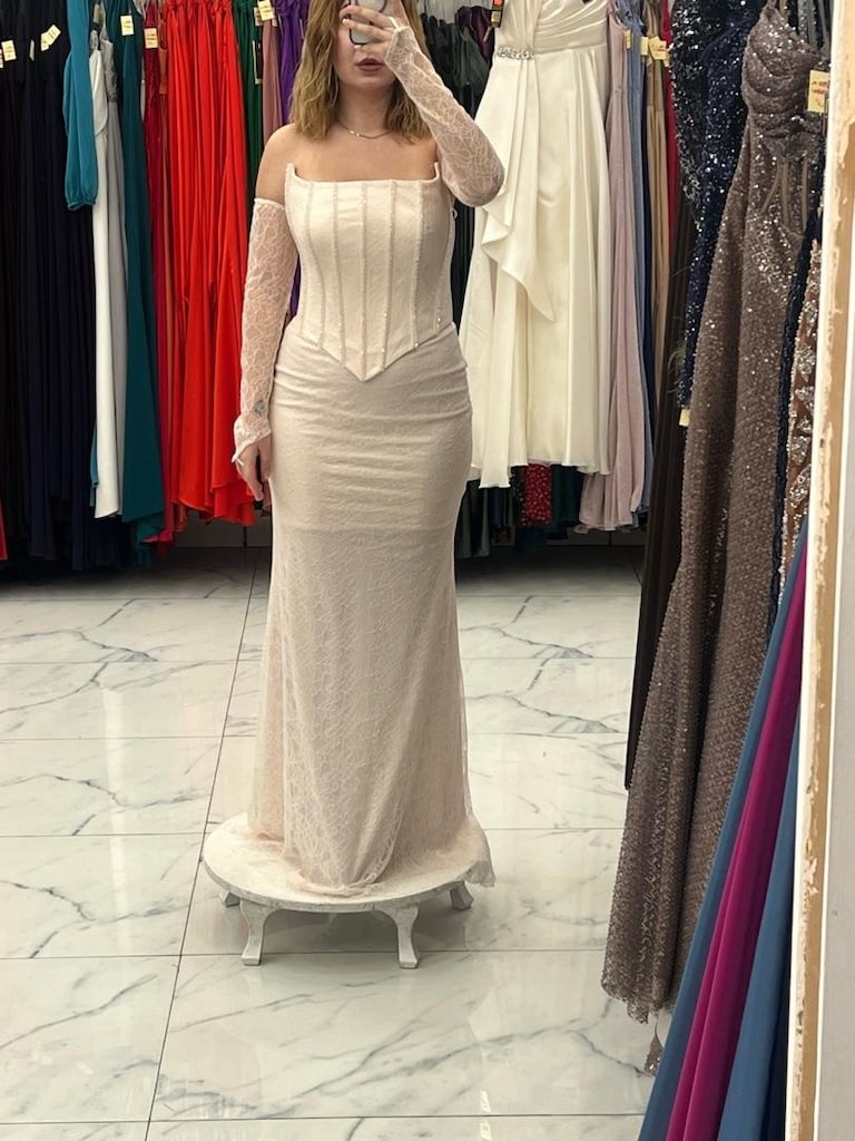 Korse Detaylı Dantel Abiye