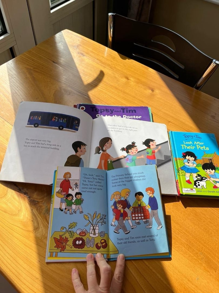 Topsy+Tim 8’li İngilizce kitap seti - 2