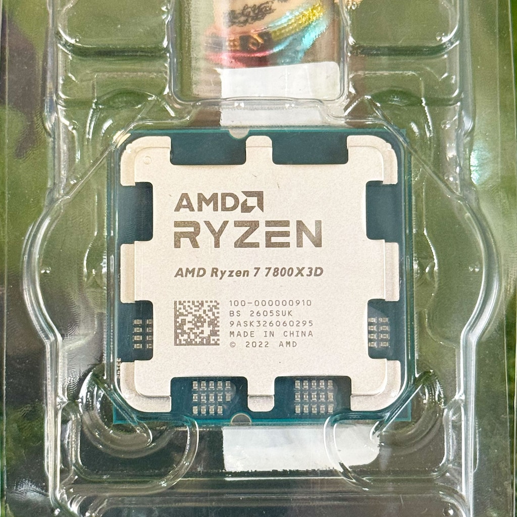 AMD RYZEN 7 7800X3D + GIGABYTE X870 EAGLE WIFI 7 + 32GB DDR5 - 5