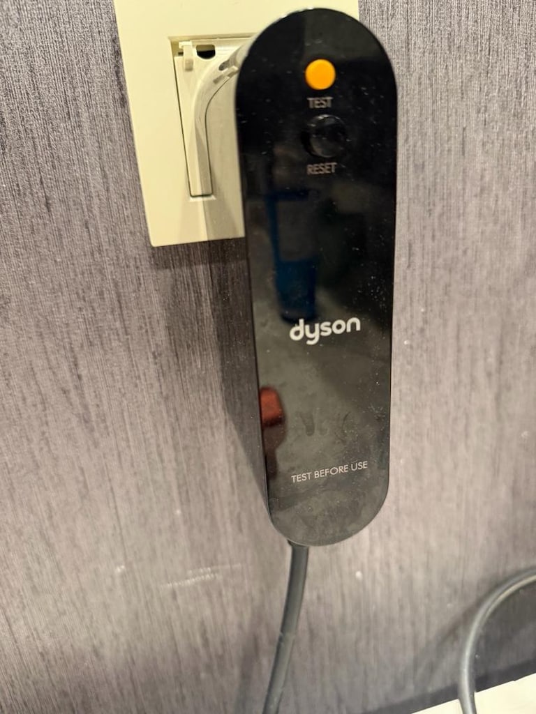 dyson airstrait - 4