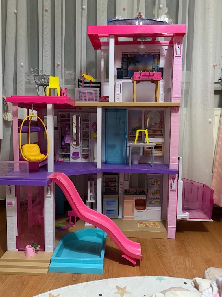 Barbie Dream House - 2