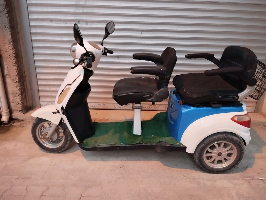 3 tekerlekli elektirikli motor aküleri güzel 5 akülü herşeyi çalışıyor - 12
