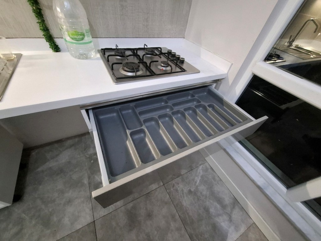 İki banyo dolap takımı ve mutfak dolabı set - 15