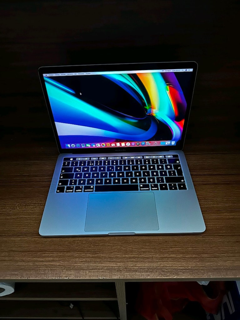 Macbook Pro Intel i5 8 GB RAM 2 K Retina ekran - 4