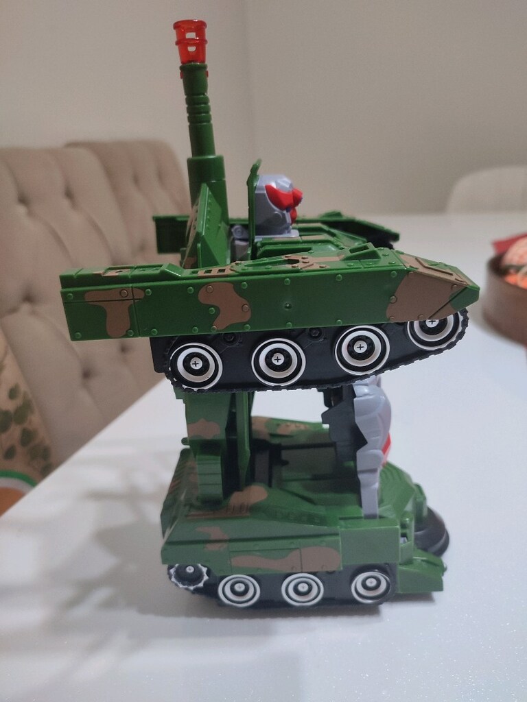 Fonksiyonel robot olabilen Tank oyuncak - 2