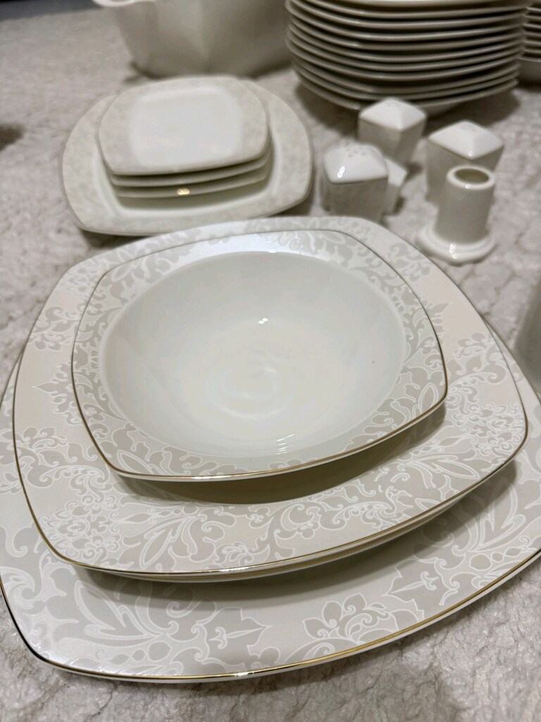 12 kişilik yemek takımı Schafer yemek seti pazarlık payı vardır - 8