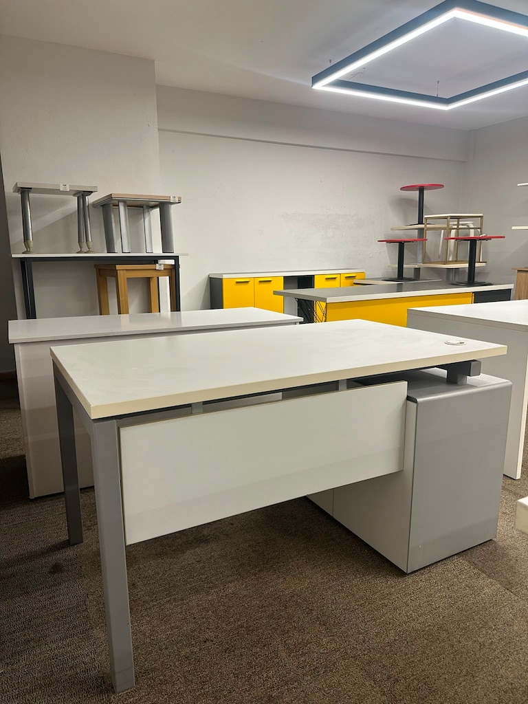 KLAS OFİS ÜSKÜDAR 140x80 MODERN KAVİSLİ ÇALIŞMA MASASI - 2