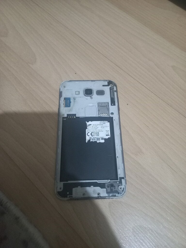 SAMSUNG J700 - 2