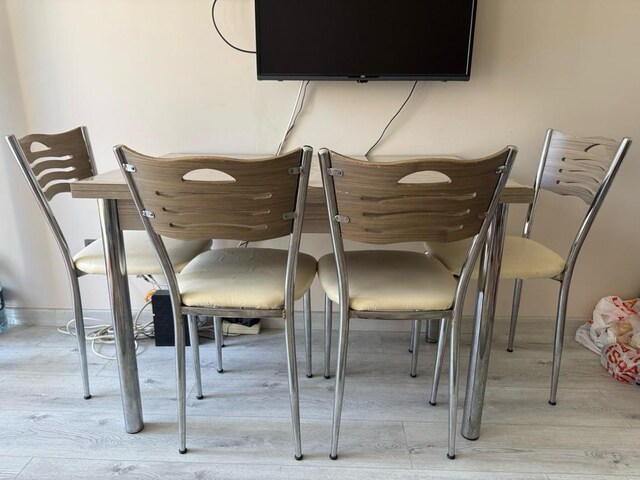 4 kişilik yemek masası ve sandalyesi