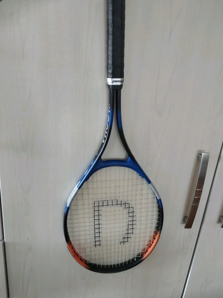 Üniversal marka tenis raketi - 2