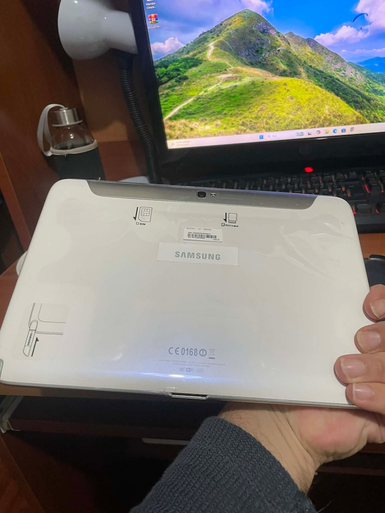 Samsung N8000 10.1" Tablet - 7