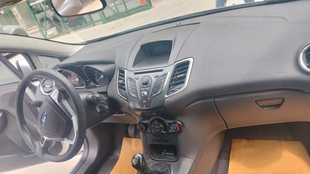 2013 model ford fiesta 1.25 trend - 9