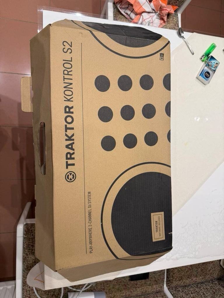 Traktor Kontrol S2 MK3 DJ Setup - 4