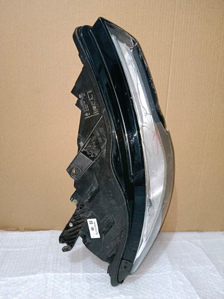 Audi a6 sağ on far orjinal sadece camı kırık gerisi hatasız resimlerde - 20