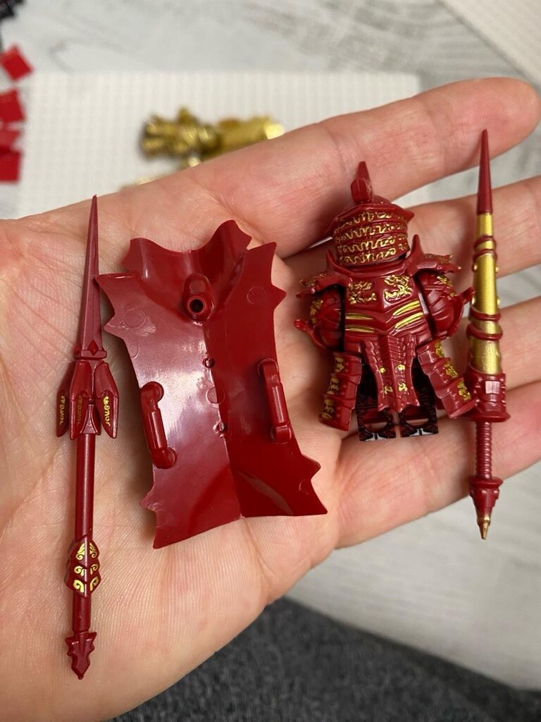 Lego Tower Knight altın minifigürü - 12
