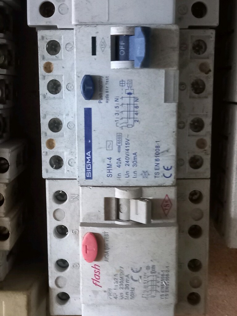 evyaparsak kullanılır diye biriktirdiğim, elektrik ürünleri. - 8