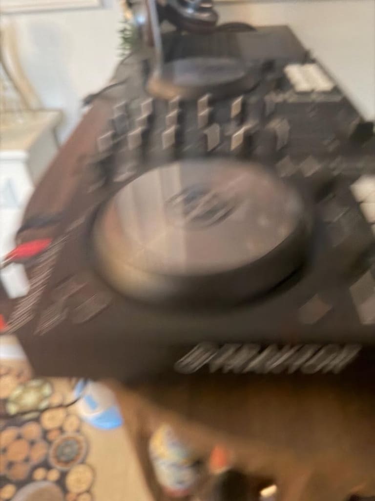 Native Instruments Traktor Kontrol S2 MK3 - 4