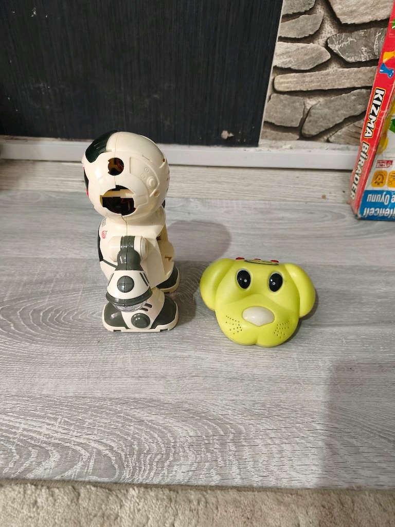 pilli Robot ve ninni köpek - 3