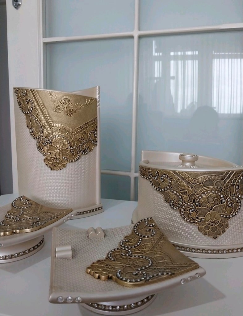 Salon Takımı, Karaca - 2
