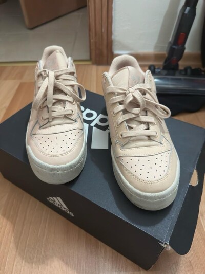 Adidas Forum bold
