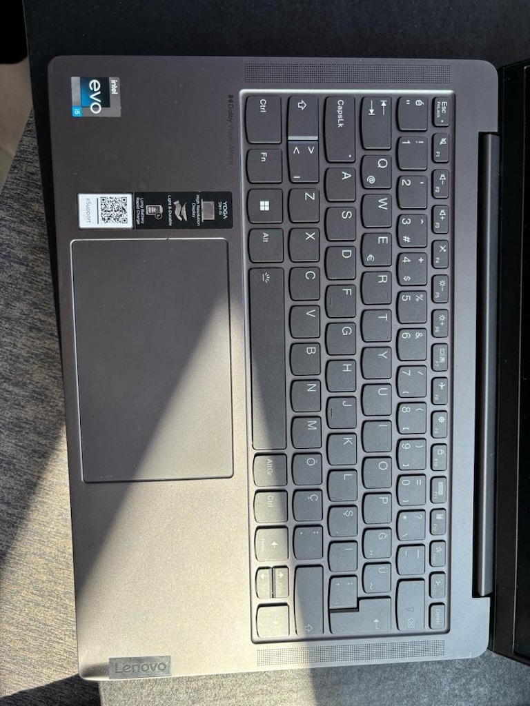 Lenovo Yoga Slim 6 Oled Laptop (Kırık Ekran) - 7