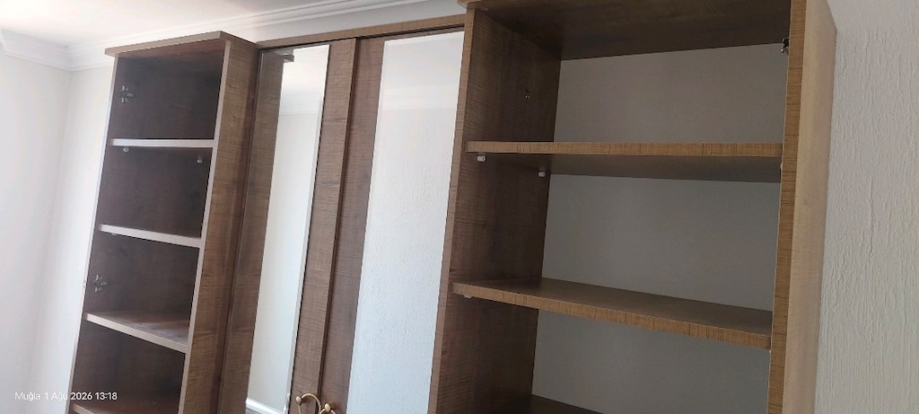 lake kaplamalı çok sağlam az kullanılmış temiz vestiyer ayakkabilik - 2