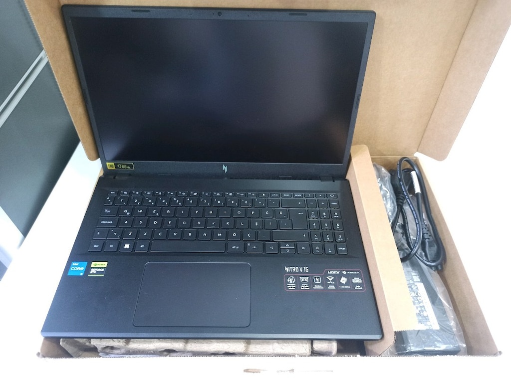 Acer Nitro V15 RTX 4050 6 GB i5 13 nesil 16 ram 512 SSD 165 Hz FHD - 9