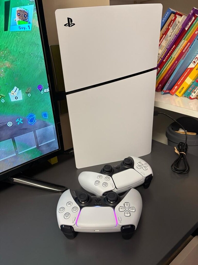 PS4 Tek kişi tarafından kullanılmış kusursuz 500GB. Cd ve Store destek - 19