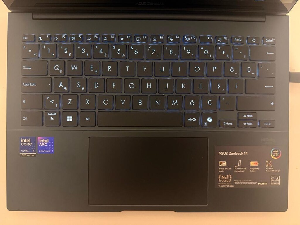 Asus zenbook 14' UX3405CA - 8
